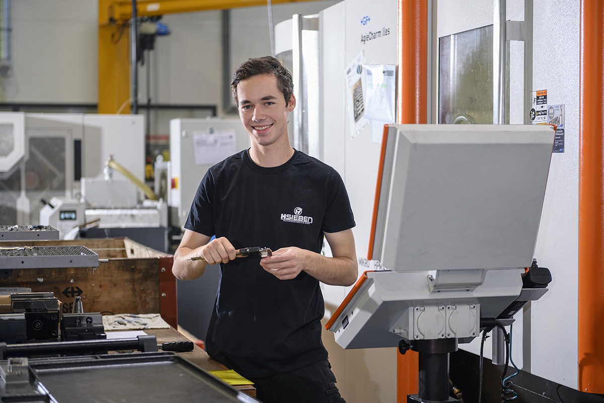 HSieben Maschinentechnik Langkampfen - Human Perception Automized Perfection - spanabhebende Bearbeitung, CNC, Fräsen, Automatisation, Industrie Leitmotive Präzision Qualität Flexibilität Vertrauen Intelligenz